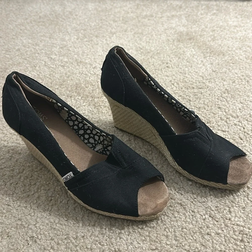 Toms black womens wedge heel sandal 8.5